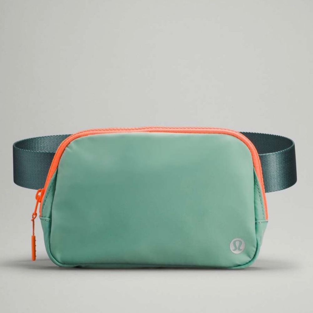 Lululemon Everywhere 1L Belt Bag **Rare Color Arctic Green**